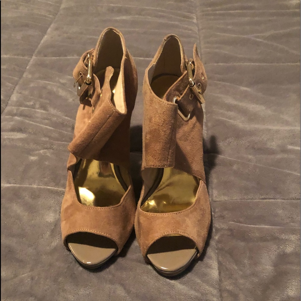 Tan heel